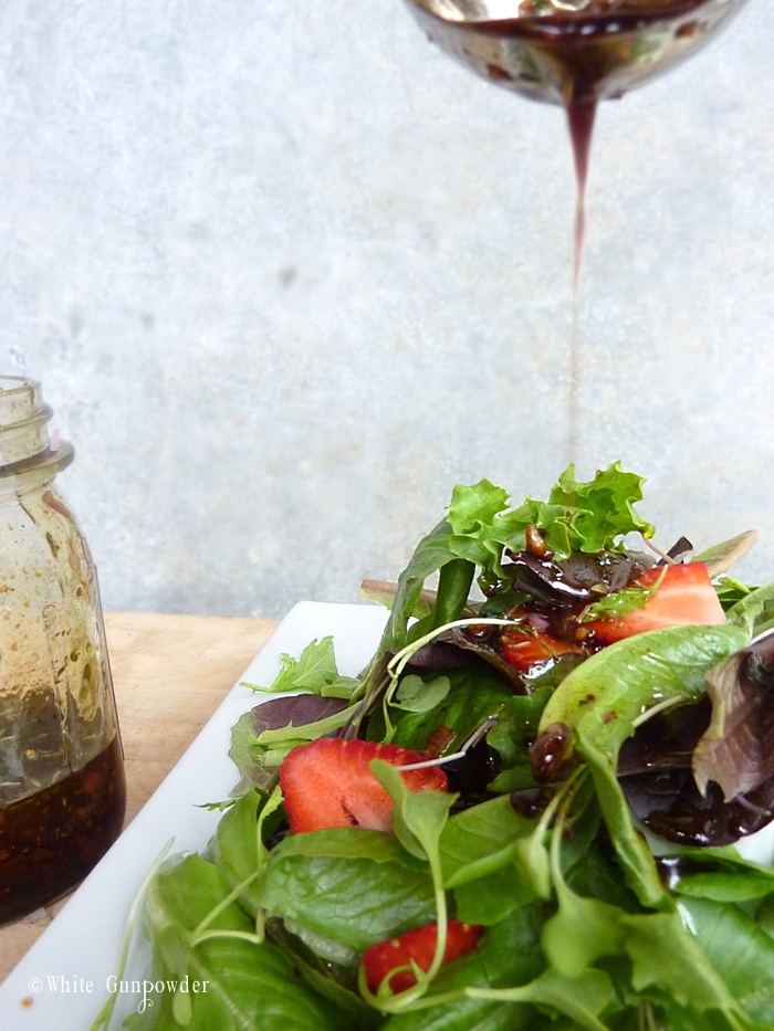 Mixed Green Salad With Strawberries And Balsamic Vinaigrette 2765